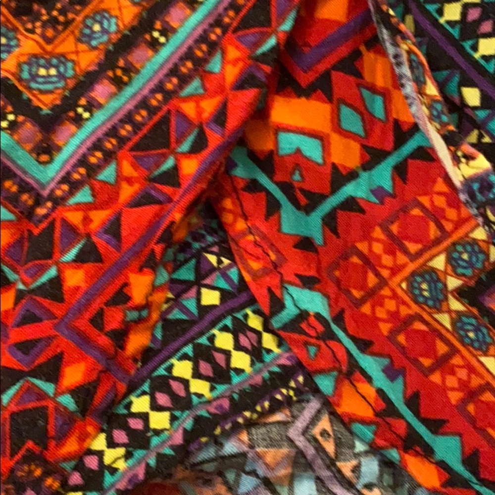 LF multicolor patterned flowy skort ๐ - Picture 10 of 11